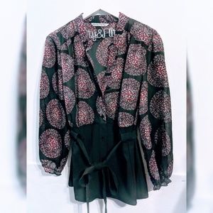 Signature by Larry Levine Tops - Larry Levine Blouse • Tie Waist Button Signature by Larry Levine Tops - Larry Levine Blouse • Tie Waist Button